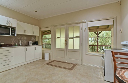 Pokolbin House | Walk to Bimbadgen Concerts at King Retreat Estate
