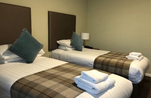 Stirling Hotel | Pet-Friendly King Robert Hotel with Restaurant & Breakfast