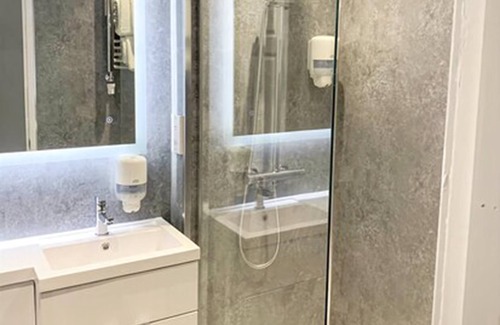 Stirling Hotel | Pet-Friendly King Robert Hotel with Restaurant & Breakfast