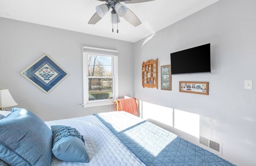 Frankenmuth Bed & Breakfast | Indulgent King Room at Bed and Breakfast with Hot Tub
