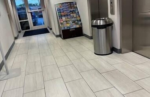 Apopka Apartment | King Room Near Boston Lobster Feast ORL