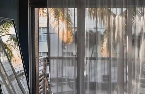 Arnold Apartment | King Room Near Playa Miami Beach MIA