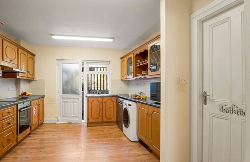 Clifden House | Discover King's Apartment in Clifden Town - Pet Friendly Stay