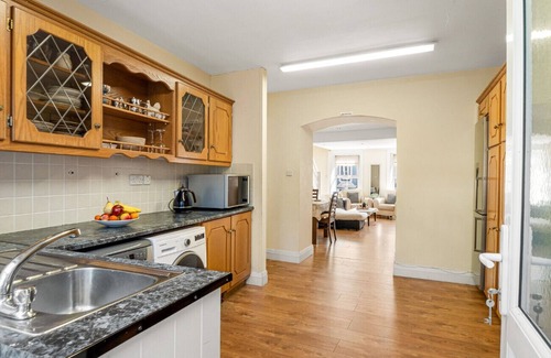 Clifden House | Discover King's Apartment in Clifden Town - Pet Friendly Stay