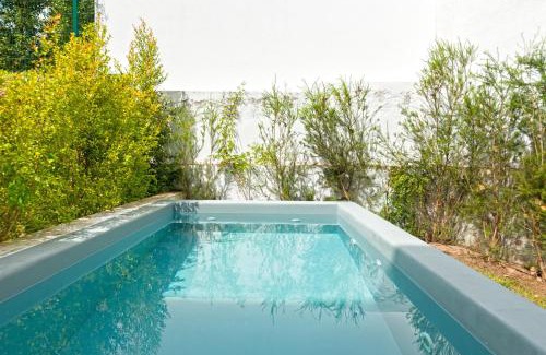 Cascais Apartment | Elegant King's Cascais Apartment with Oceanfront Views