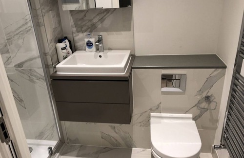 King's Cross Apartment | Discover Comfort at King's Cross: Private Double Ensuite