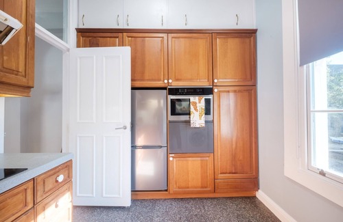 Angel Apartment | King's Cross Private Duplex: Ideal Family Retreat with Spa