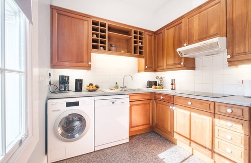 Angel Apartment | King's Cross Private Duplex: Ideal Family Retreat with Spa