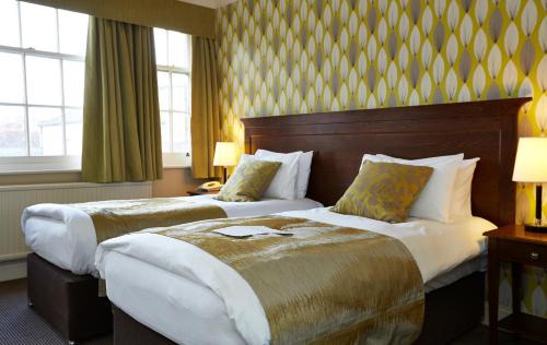 Wimborne Hotel | Family-Friendly King's Head Hotel with Dining Options