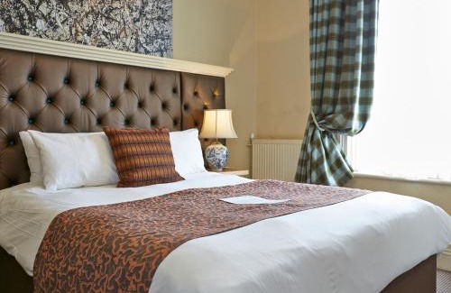 Wimborne Hotel | Family-Friendly King's Head Hotel with Dining Options