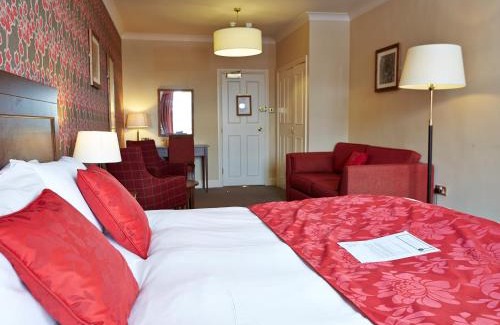 Wimborne Hotel | Family-Friendly King's Head Hotel with Dining Options