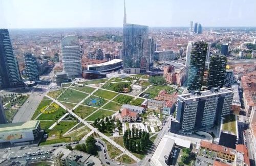 Centro Direzionale Apartment | Stylish Stay at King's House Bosco Verticale Near Gaeaulenti