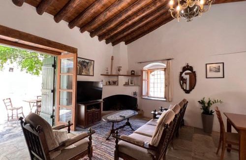 Lofou House | Pet-Friendly King's House with Exceptional 10/10 Reviews