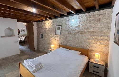 Lofou House | Pet-Friendly King's House with Exceptional 10/10 Reviews