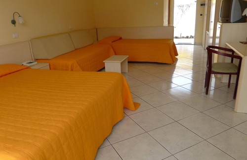 Fondachello Hotel | Relax at King’s House Hotel Resort with Ocean Views & Pool