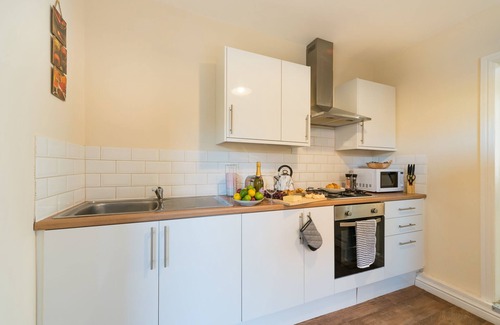 Hull House | Family-Friendly Stay at King's Palace By Jesouth