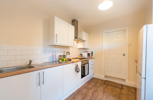 Hull House | Family-Friendly Stay at King's Palace By Jesouth