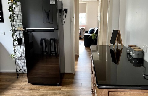 West Tamworth House | King's Park: Cozy 3 Bedroom Retreat with Free Wifi
