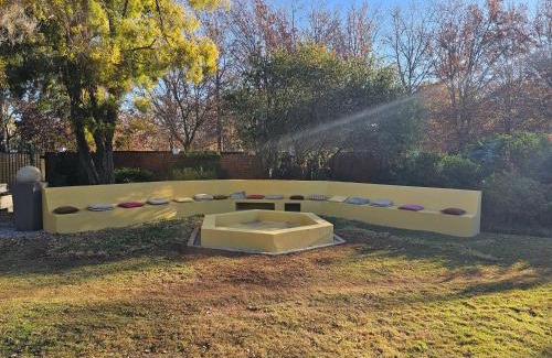 Centurion House | Welcoming King Sanctuary: Family-Friendly Getaway Awaits