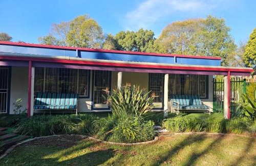 Centurion House | Welcoming King Sanctuary: Family-Friendly Getaway Awaits