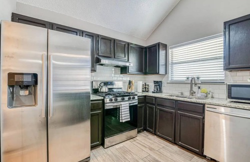 El Paso House | Family-Friendly House with King Bed & Huge Backyard Oasis
