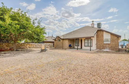 El Paso House | Family-Friendly House with King Bed & Huge Backyard Oasis