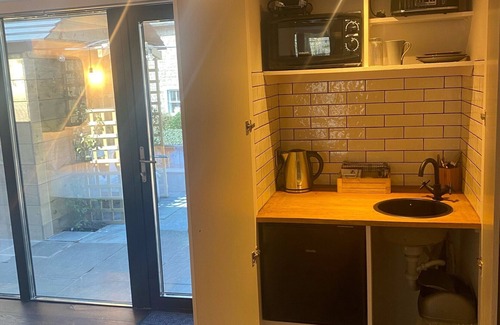 Clitheroe Apartment | Cozy King Bedroom with Private Bath and Family Amenities