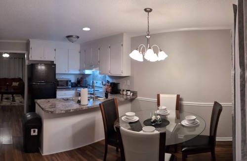 Winterville House | Elegant King Size Rooms with Dining & Prime Location