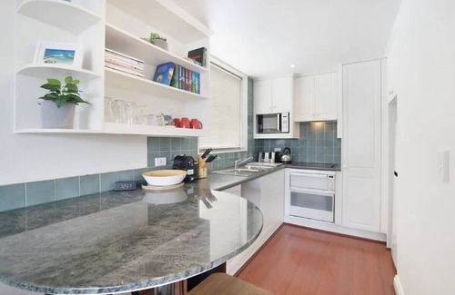 Woolloomooloo Apartment | Water View King Size Studio Steps from the City Life