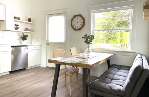 Topsham Apartment | Unwind at King Size Sun Rise Midcoast with Hot Tub & Spa