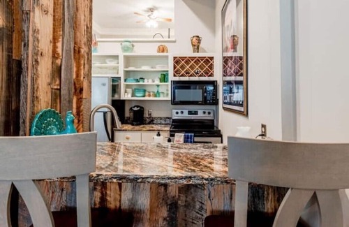 Harleston Village Condo | King Street Condo: Family-Friendly with Free Parking