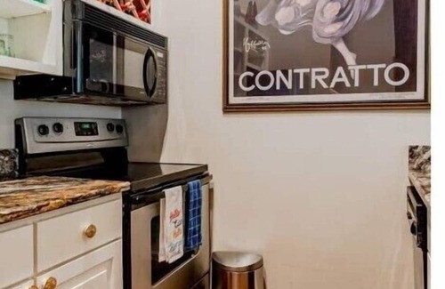 Harleston Village Condo | King Street Condo: Family-Friendly with Free Parking