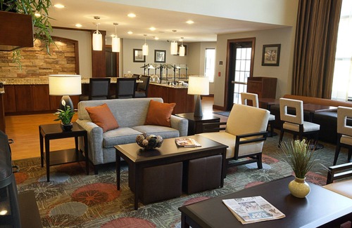Sterling Heights Apartment | King Studio: Enjoy Pool Access & Free Breakfast Buffet