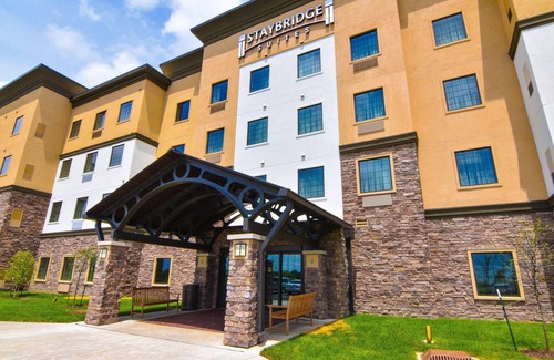 Lafayette Apartment | King Studio with Free Breakfast & Indoor Pool Access