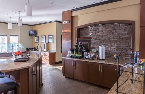 McNeil Apartment | Cozy King Studio with Pool & Free Breakfast Near U of Texas