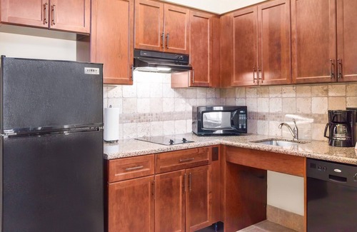 Biggs Field Apartment | King Studio with Free Breakfast & Pool Access Await You