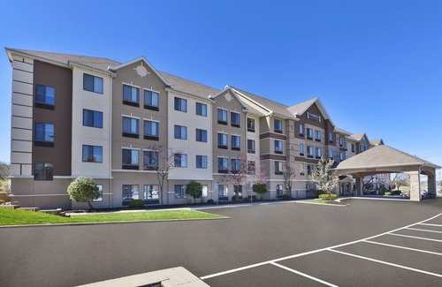 Columbia Apartment | King Studio by University of Missouri | Gym & Free Breakfast