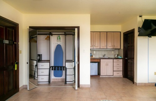 Georgetown Apartment | King Studio - One: Guest Rated 10/10 with Breakfast Included