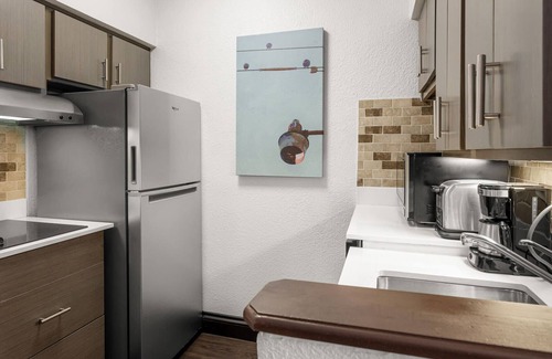 Gateway Apartment | King Studio - Pool! - Pet Friendly units!