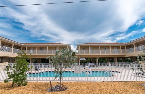Englewood Apartment | Inviting King Studio with Bay Views & Private Beach Access