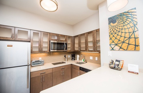 Humble Apartment | King Studio with Pool Access & Free Daily Breakfast Await!