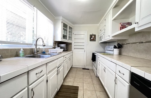 Tallahassee House | Elegant King Suite with Game Room and Pet-Friendly Amenities