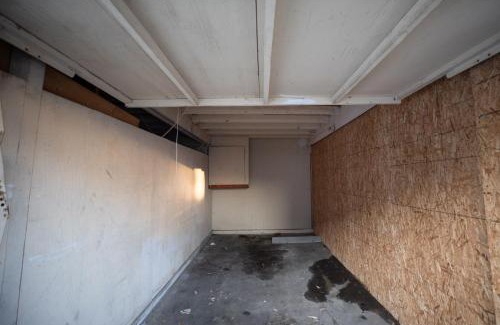 South Oceanside Apartment | King Suite - 2min Walk to Beach Close to Downtown!