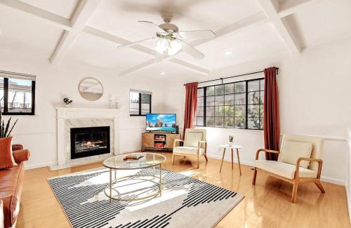 Castro Valley House | Family-Friendly King Suite with 5 Queen Beds in Modern Home
