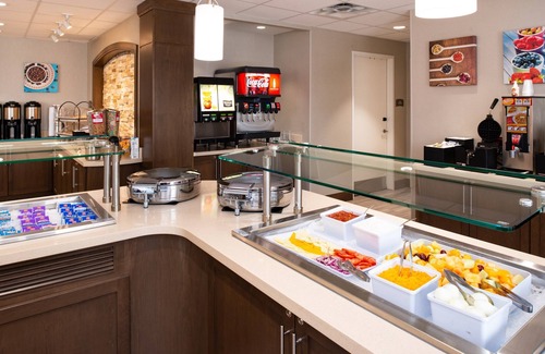St. George Condo | King Suite with Free Breakfast & Access to Pool Amenities