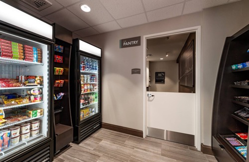 St. George Condo | King Suite with Free Breakfast & Access to Pool Amenities
