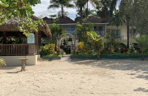 Negril Villa | King Suite at Oceanview Resort: Breathtaking Beach Views