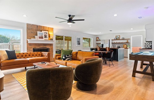 Egger Acres House | Stylish Home with Chef's Kitchen and Family-Friendly Amenities