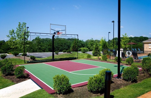 Concordville Condo | King Suite with Free Breakfast & Outdoor Pool for Business