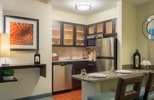 Concordville Condo | Enjoy the King Suite with Free Breakfast & Pool Access!